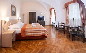 U Medvidku-Brewery Hotel